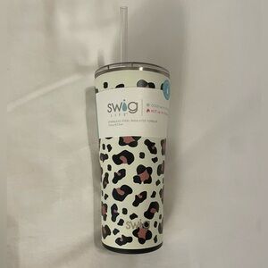 Swig Stainless Steel 22oz Tumbler in Leopard with Removable Straw